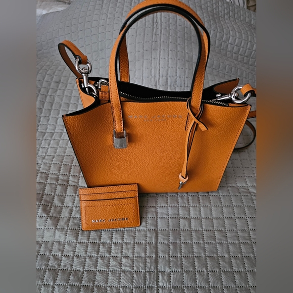 Marc Jacobs Mini Grind Tote with The Groove Card Case - Picture 8 of 10